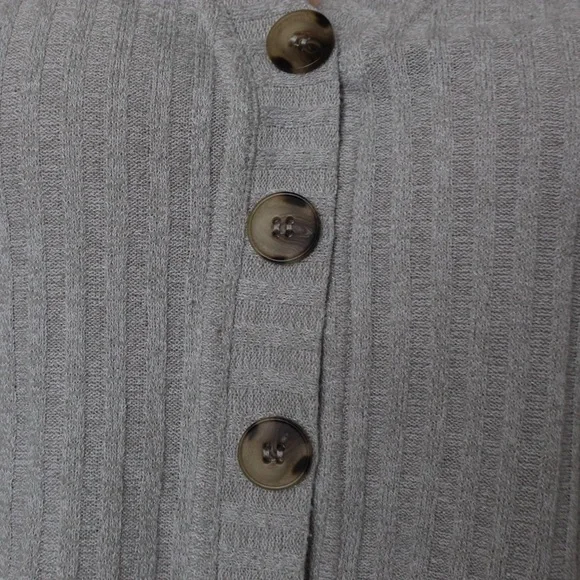 Gray Ribbed Button-Up Top - Picture 2 of 4